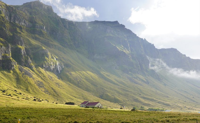 Discovering Iceland: A Journey Through Its Natural Wonders