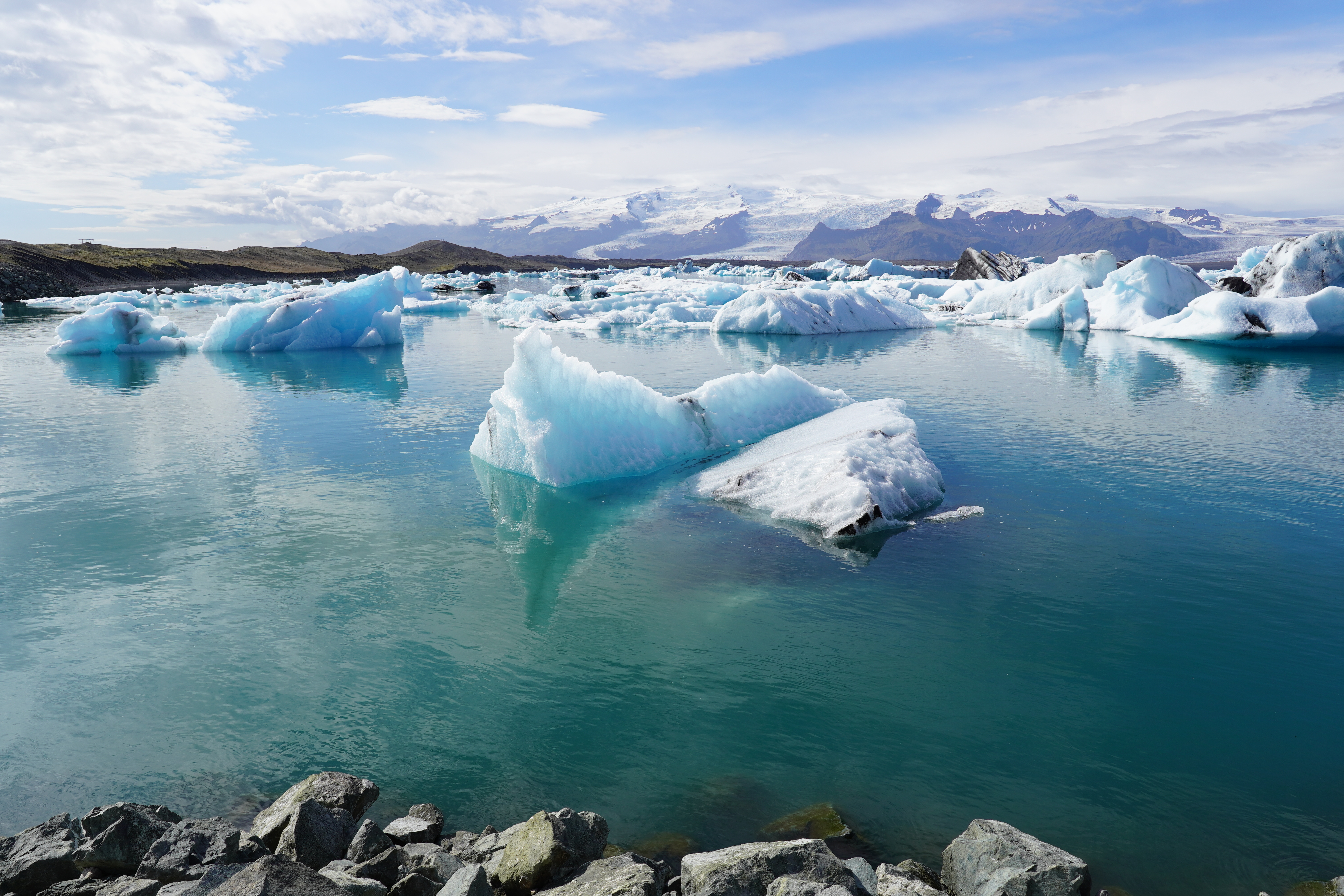 Discovering Iceland: A Journey Through Its Natural Wonders